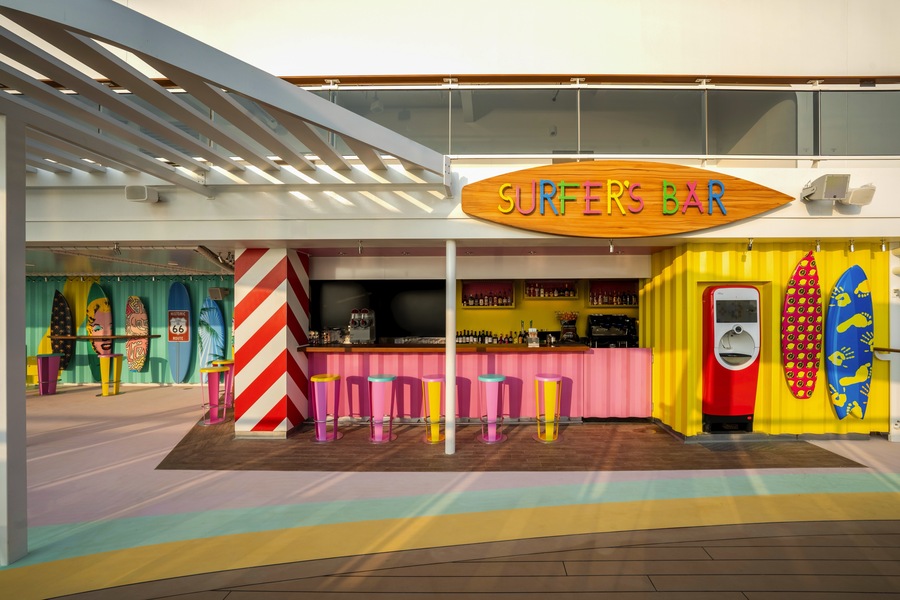 MSC Cruises MSC World Class Surfers Bar ©MSC Rights, Ivan Sarfatti 1.jpg